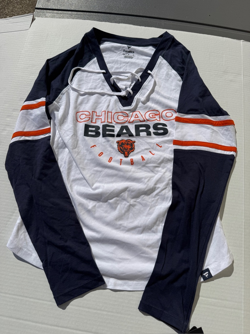 Bears Women’s Medium 1/4 sleeve, tie collar, new
